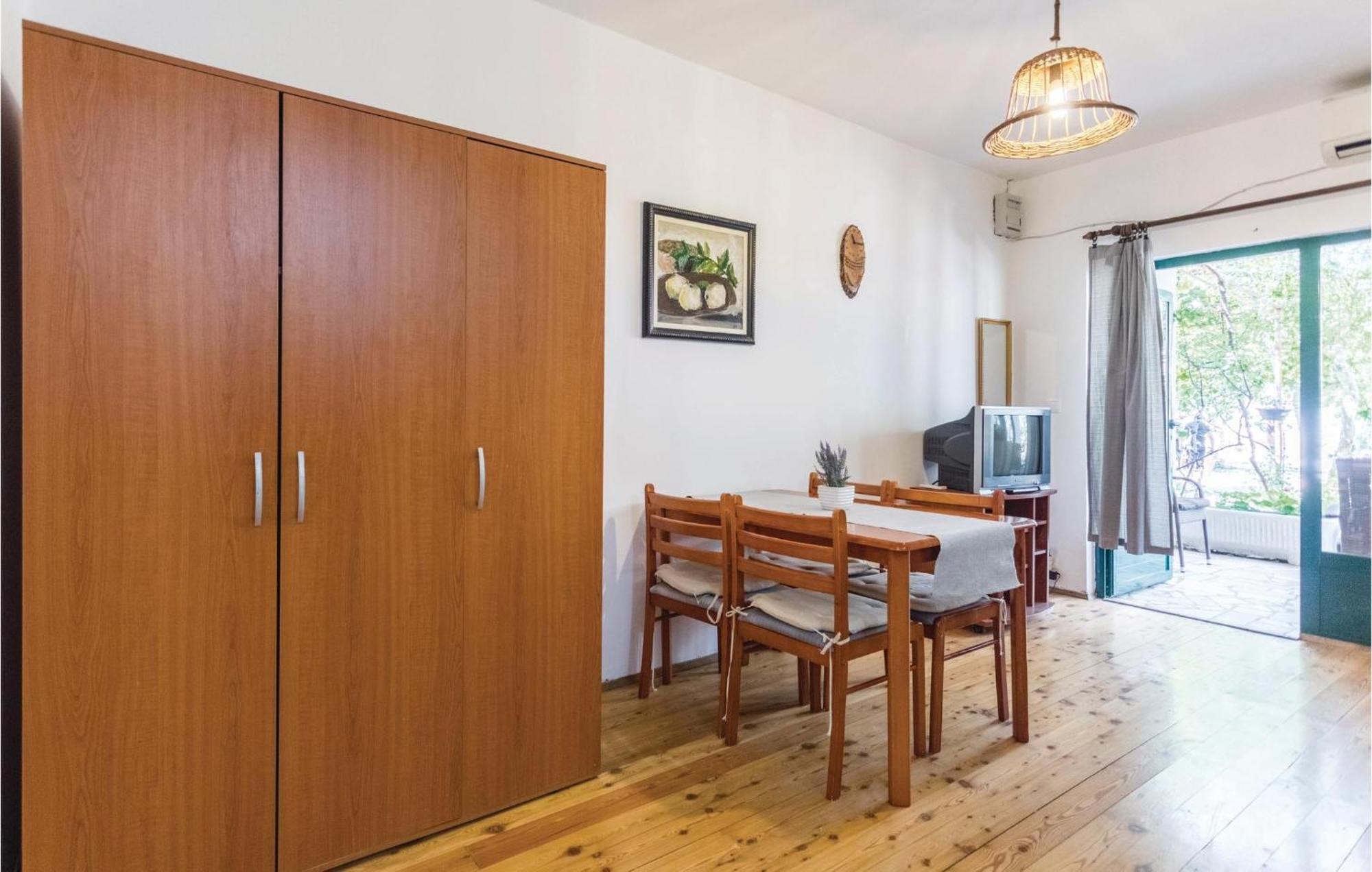 Awesome Apartment In Klek With Kitchen Exteriér fotografie